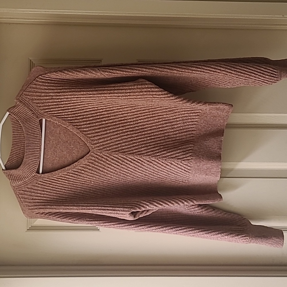 Hooked up key whole sweater size L